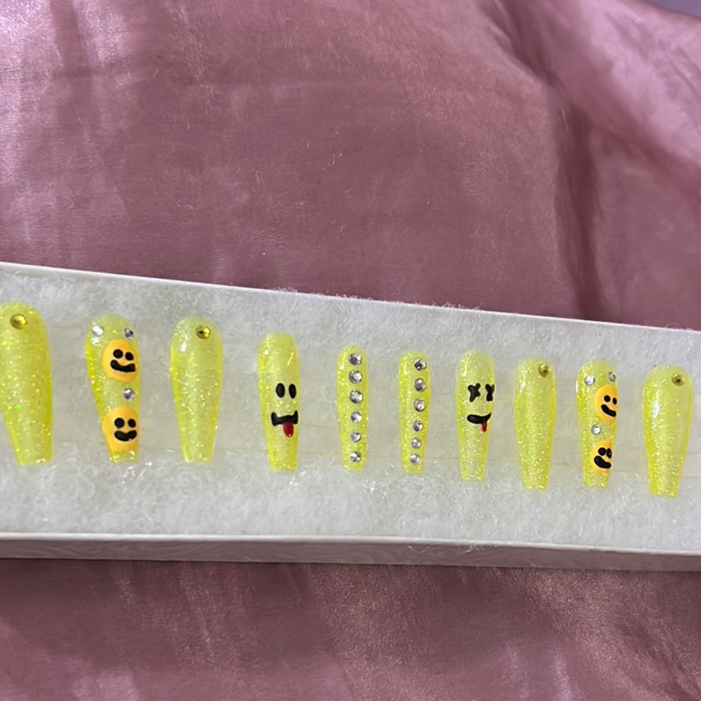 Yellow Emoji Art press on nails Set
